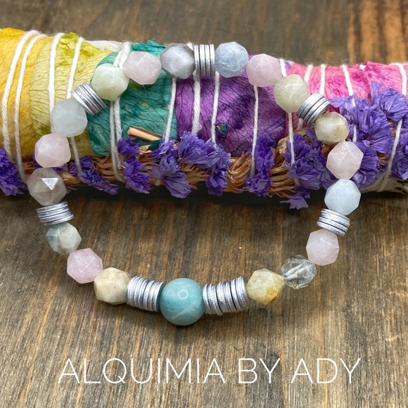 Chunky Howlite hand made beaded statement bracelet - Picture 3 of 6